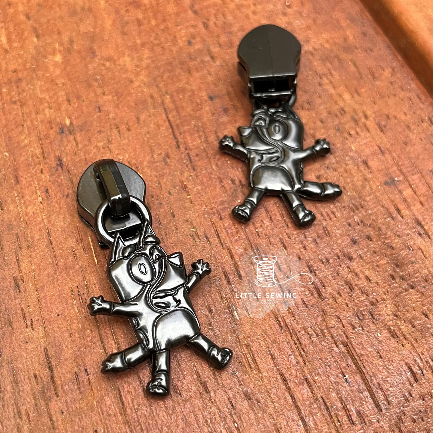 Blue Dog #5 Zipper Pull