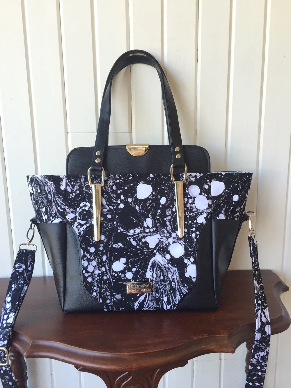 The Aster Handbag by Blue Calla Patterns