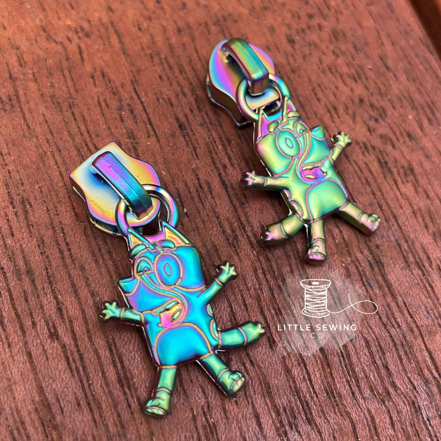 Blue Dog #5 Zipper Pull