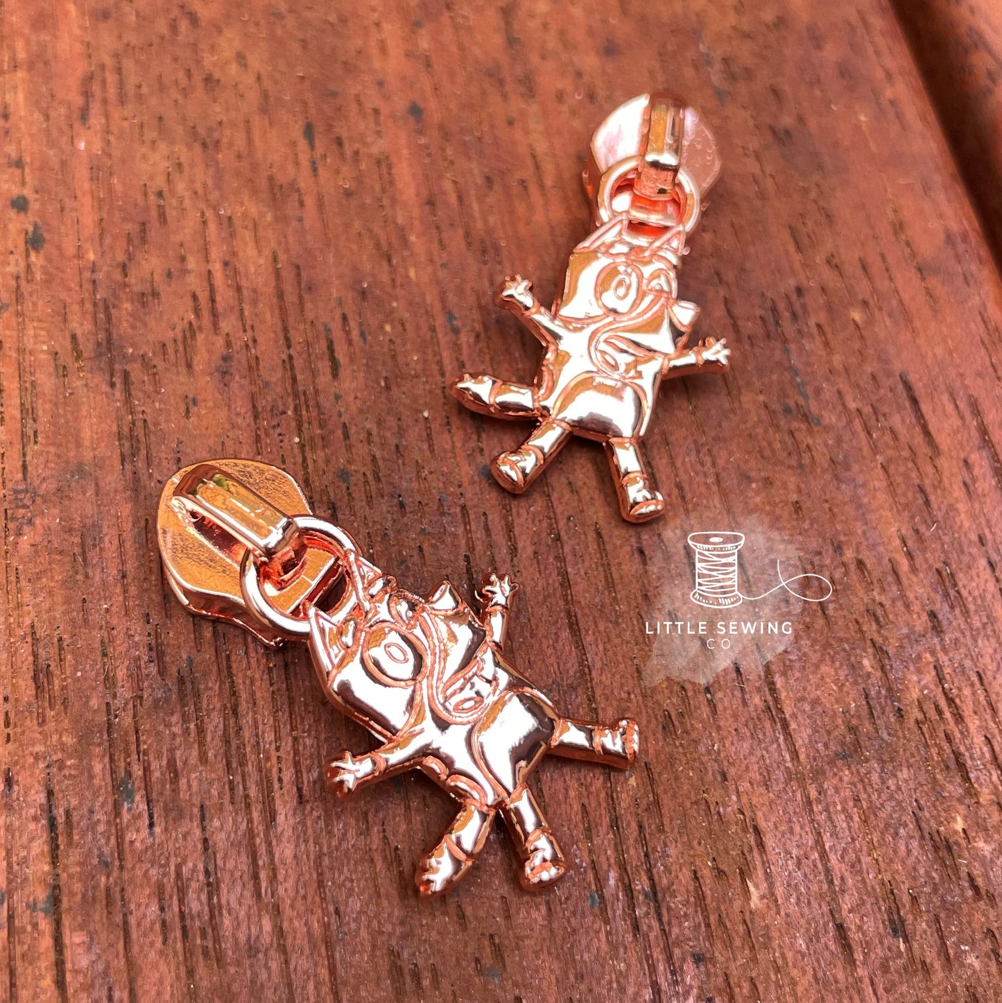 Blue Dog #5 Zipper Pull